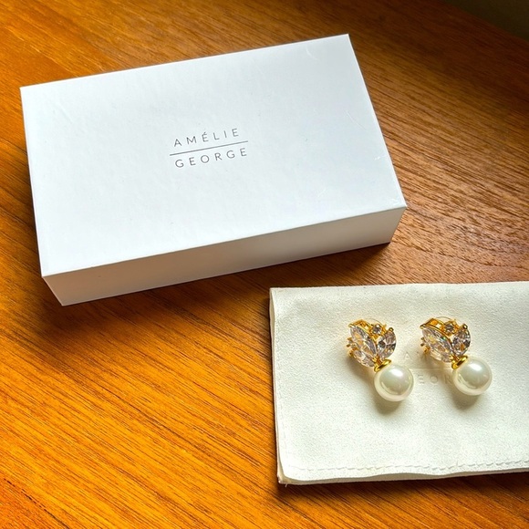 AMELIE GEORGE HARPER CONTEMPORARY BRIDAL EARRINGS WITH FLOATING PEARLS - GOLD - Picture 4 of 5